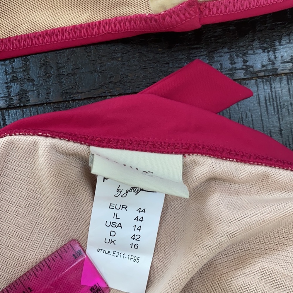 Fuchsia convertible bikini 👙 - Picture 4 of 5